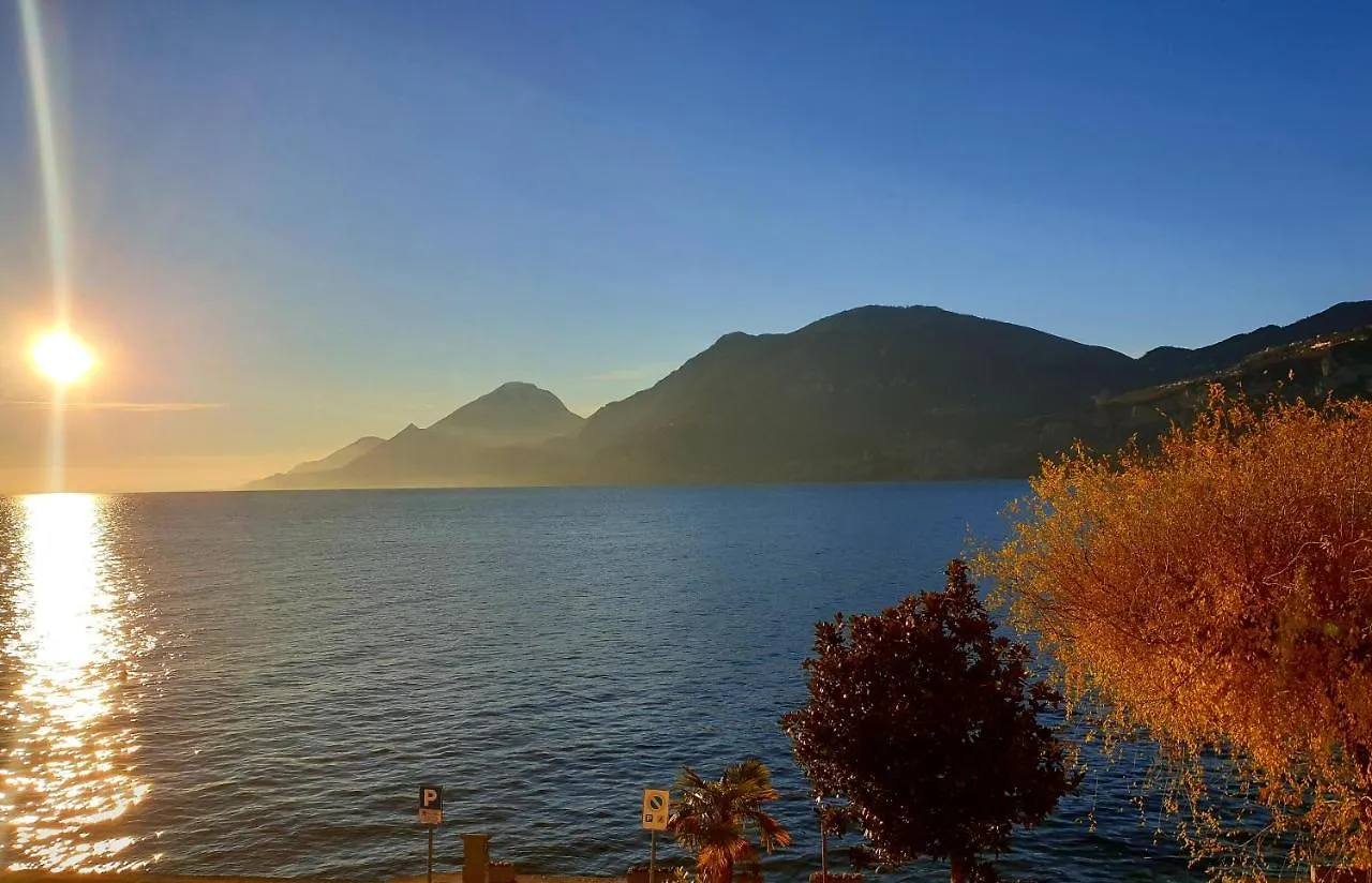 Assenza Lake Front Sweet Apartment contacts