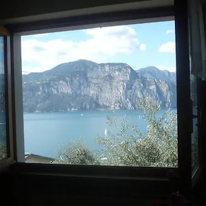 Michela Brenzone sul Garda
